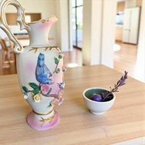 Porcelain vase with bisque finish, Capodimonte style, vintage, good condition